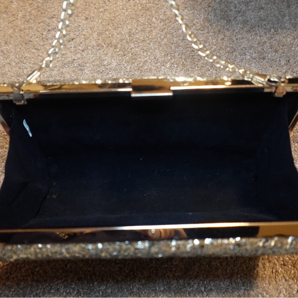 Elegant Silver Glitter Clutch - Picture 3 of 9